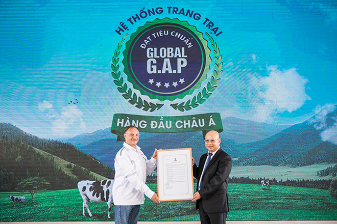 Vinamilk là công ty sở hữu “Hệ thống trang trại bò sữa đạt tiêu chuẩn Global G.A.P. lớn nhất Châu Á” do Tổ chức Bureau Veritas Certification chứng nhận