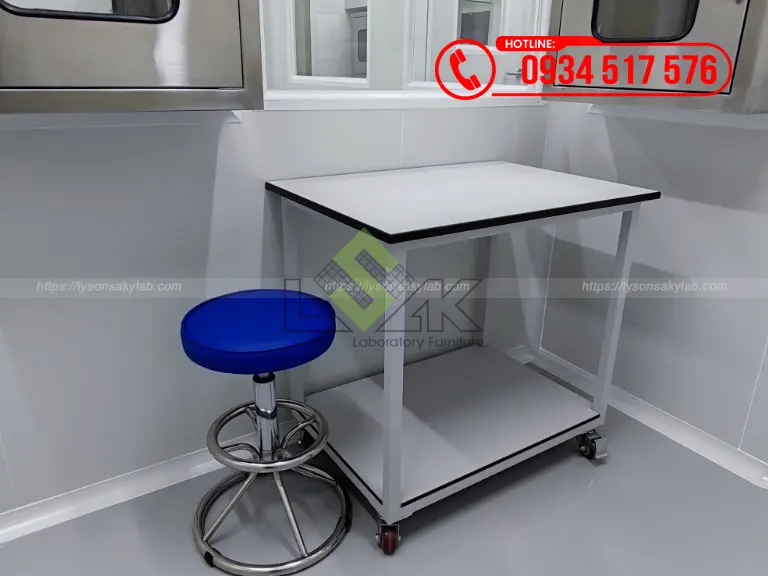 Kệ đặt thiết bị phòng lab 2 tầng có bánh xe