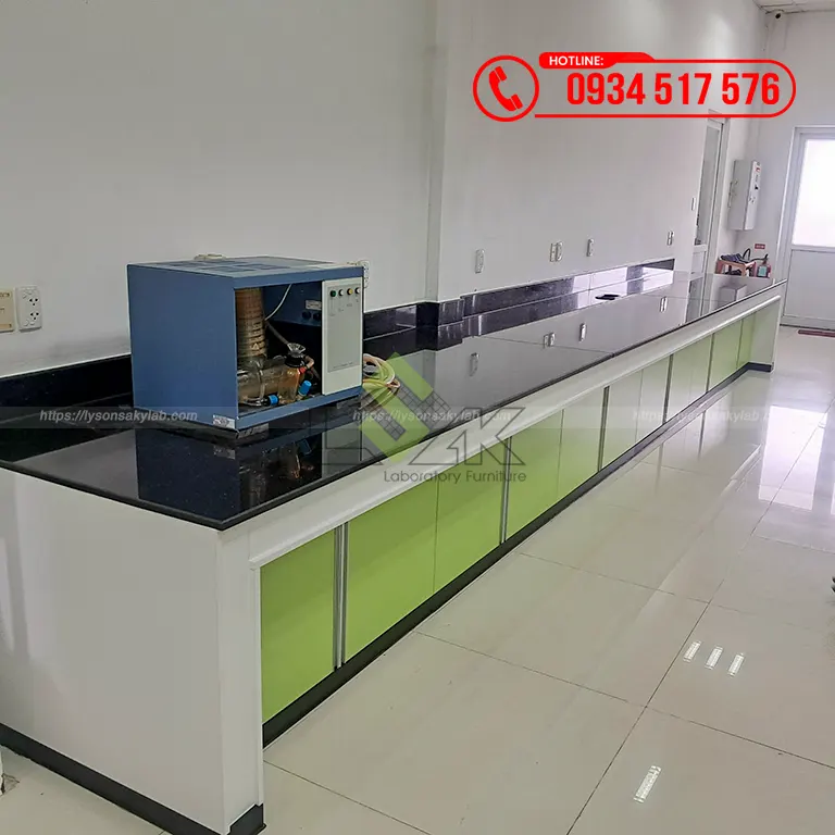 Bàn đặt thiết bị nội thất phòng lab R&D Nhà máy sản xuất thức ăn chăn nuôi Công ty TNHH De Heus tại Vĩnh Long