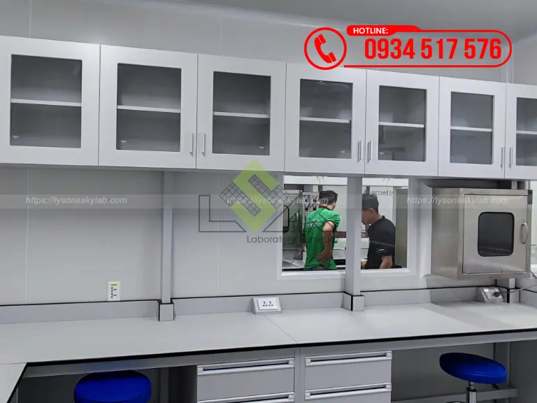 Tủ treo tường nội thất phòng lab R&D vải kháng khuẩn Công ty TNHH DNS Global