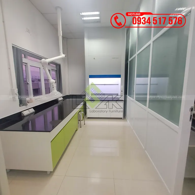 Tủ hút khí độc phòng lab R&D Nhà máy sản xuất thức ăn chăn nuôi Công ty TNHH De Heus tại Vĩnh Long