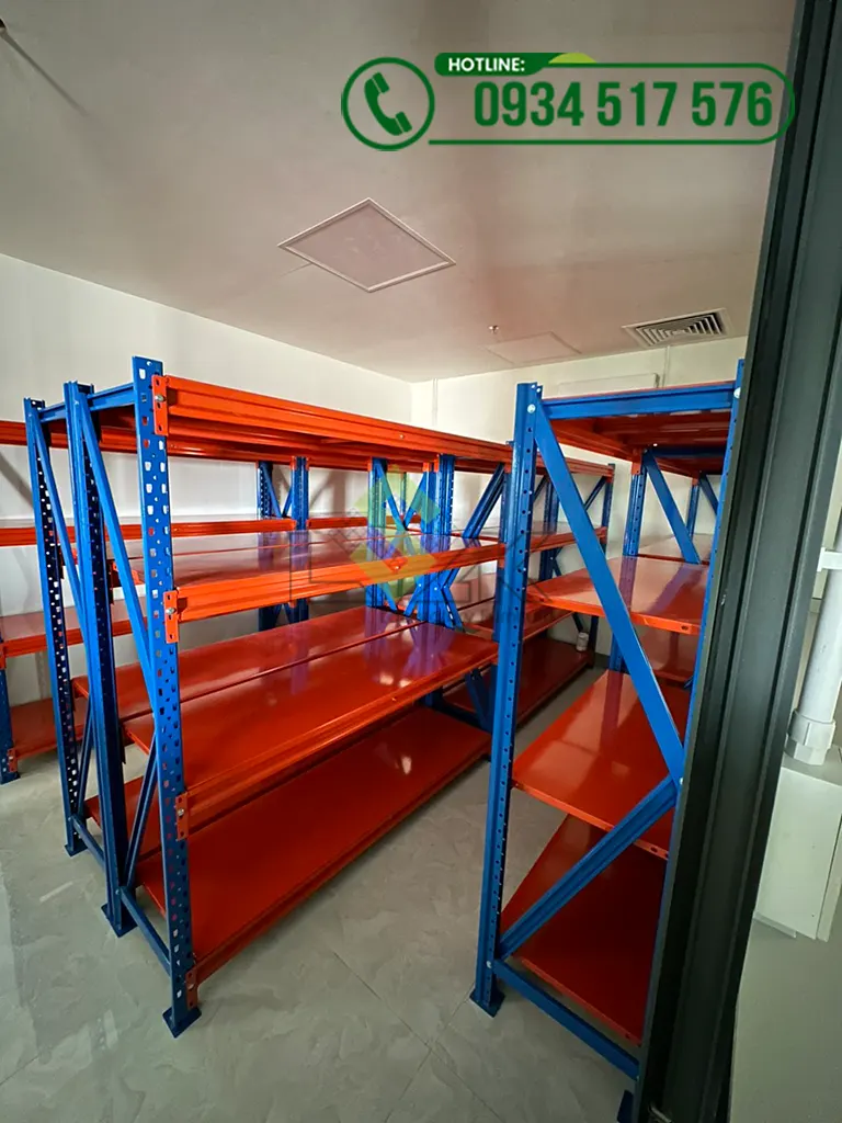 Kệ lưu kho phòng lab Nhà máy hóa chất Công ty TNHH Brenntag Việt Nam