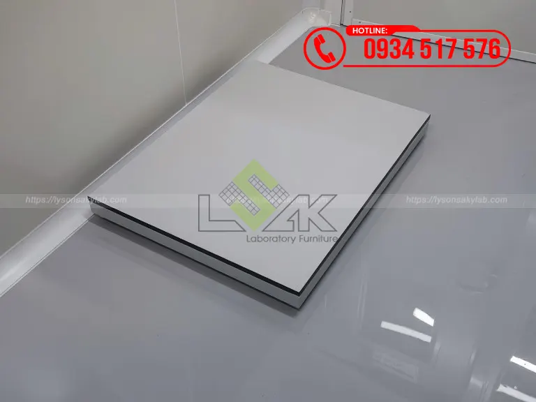 Kệ đặt thiết bị phòng lab