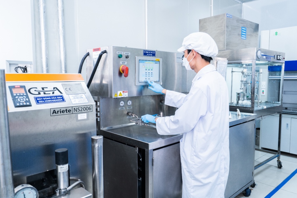 AIG đầu tư phòng nghiên cứu (Innovation Center), liên tục cập nhật trang thiết bị hiện đại. Cơ sở hạ tầng với logistic, kho bãi, phương tiện vận chuyển chuyên nghiệp giúp doanh nghiệp đảm bảo tiến độ, ổn định nguồn cung, tối ưu hóa chi phí.