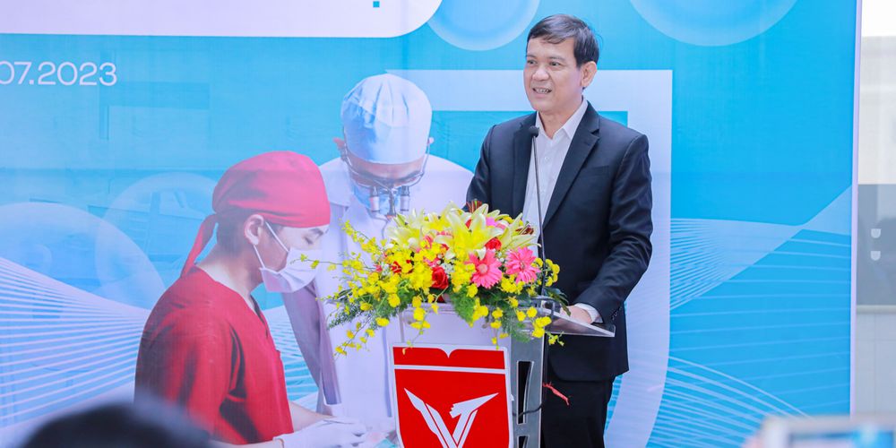BS. Trần Ngọc Quảng Phi - Trưởng khoa Răng Hàm Mặt chia sẻ: đội ngũ giảng dạy chuyên nghiệp hàng đầu, giàu nhiệt huyết chính là sự đầu tư quý giá nhất Nhà trường dành cho người học Răng Hàm Mặt tại Văn Lang.