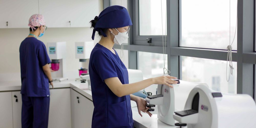 Khu thực hành tiền lâm sàng đa năng (Lab đa năng) là nơi các bạn sinh viên Răng - Hàm - Mặt Văn Lang thực hành nhiều học phần khác nhau trước khi đi vào khu thực hành mô phỏng.
