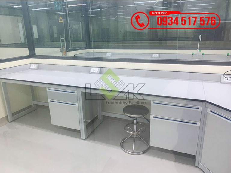 Bàn thí nghiệm áp tường mặt bàn chuyên dụng chịu hóa chất