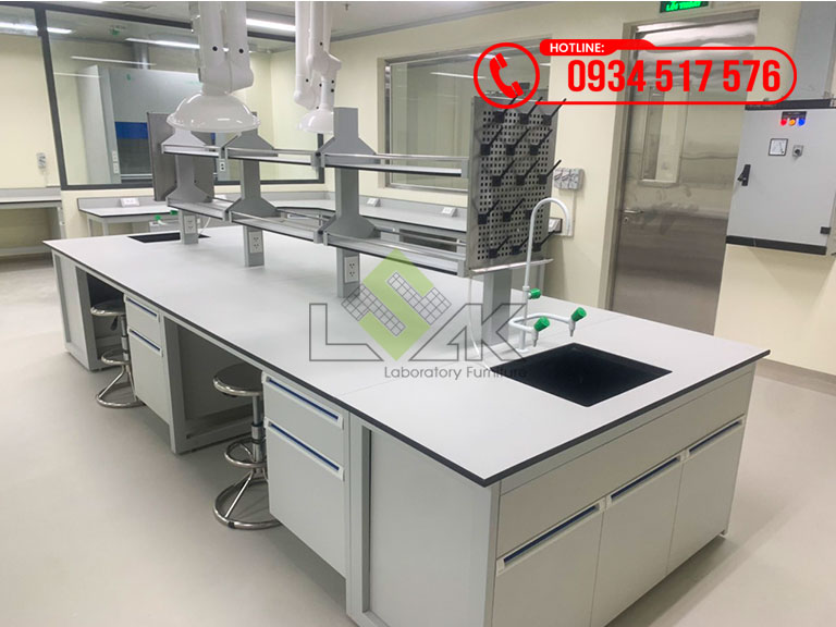 Bàn thí nghiệm trung tâm có bồn rửa phòng lab kiểm nghiệm sữa