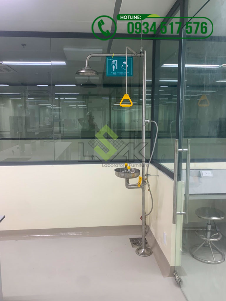 Bồn rửa mắt kết hợp vòi sen tắm khẩn cấp WJH1358 phòng thí nghiệm