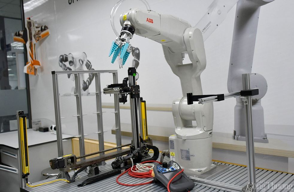 Khám phá phòng lab robot IUH hiện đại nhất Việt Nam